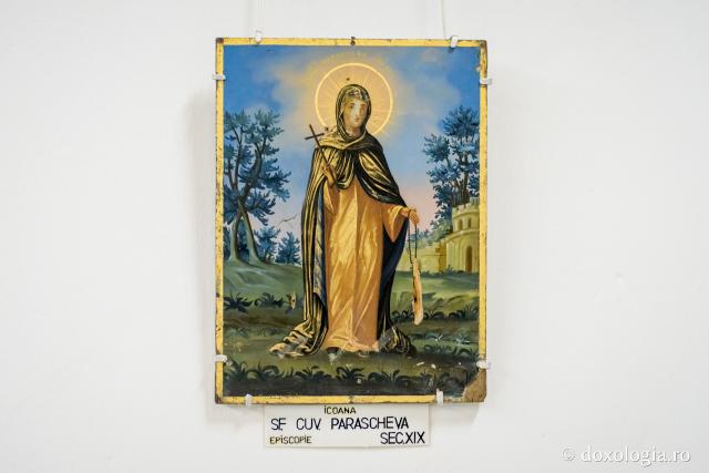 Icoane ale Sfintei Parascheva la Muzeul Arhiepiscopiei Romanului și Bacăului / Foto: Pr. Silviu Cluci Sfânta Cuvioasă Parascheva de la Iași
