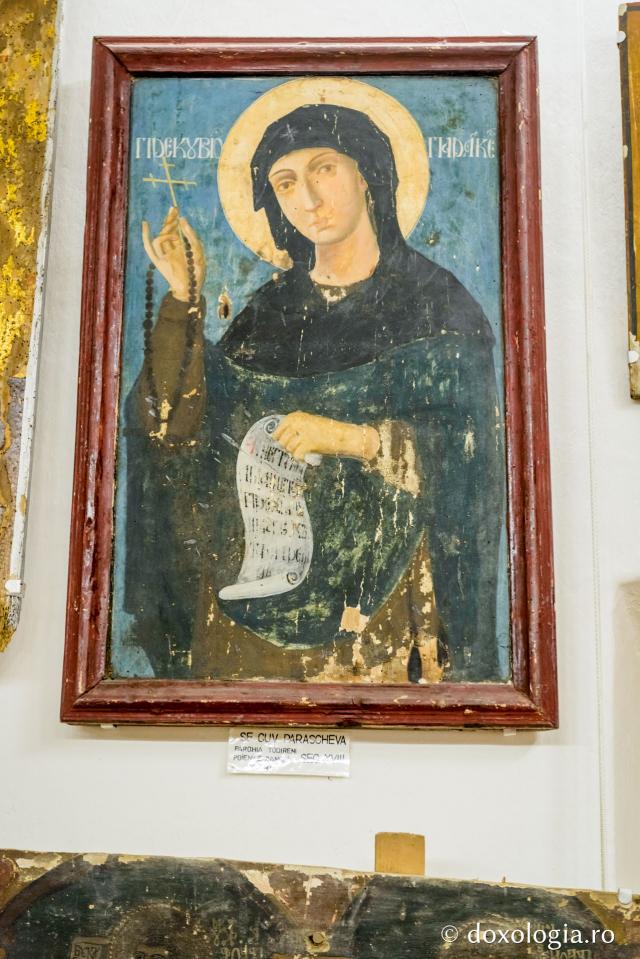 Icoane ale Sfintei Parascheva la Muzeul Arhiepiscopiei Romanului și Bacăului / Foto: Pr. Silviu Cluci Sfânta Cuvioasă Parascheva de la Iași