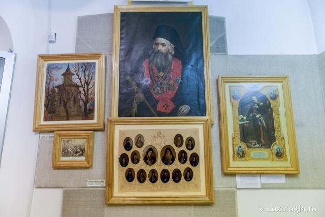 (Foto) Vizită la Muzeul Arhiepiscopiei Romanului și Bacăului