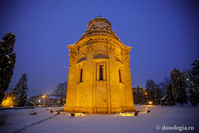 Seară de februarie la Mănăstirea Golia (galerie FOTO)