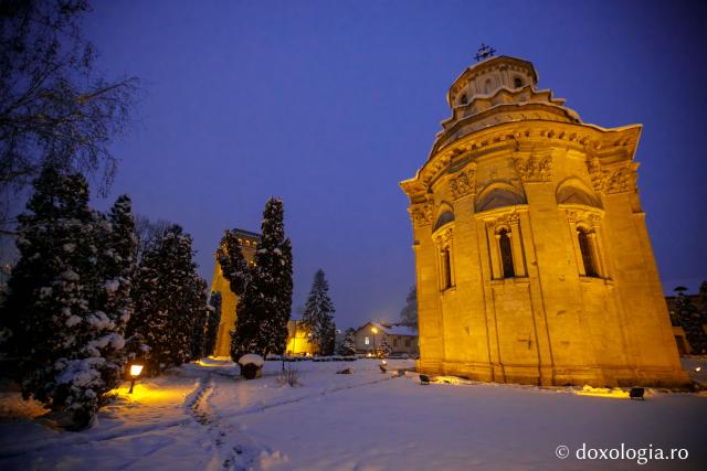 Seară de februarie la Mănăstirea Golia (galerie FOTO)