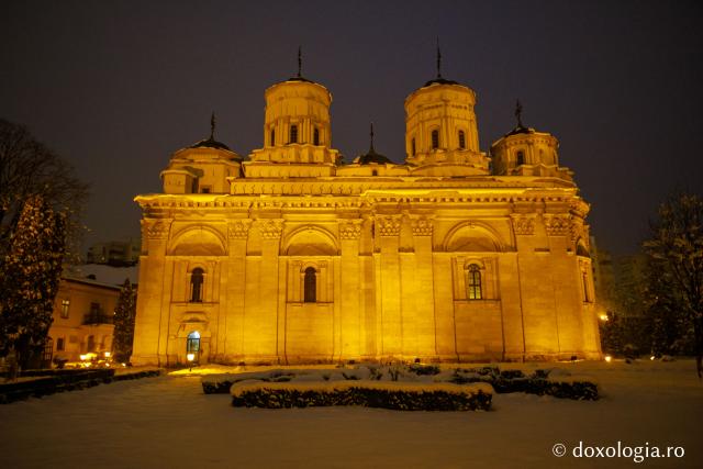 Seară de februarie la Mănăstirea Golia (galerie FOTO)