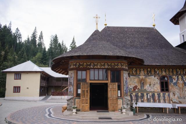 (Foto) Petru Vodă – Mănăstirea ctitorită în amintirea pătimitorilor din închisorile comuniste
