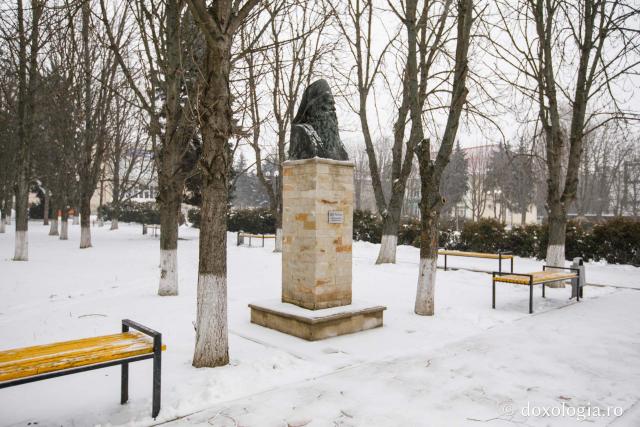 (Foto) Bustul Mitropolitului Iosif Naniescu din Sîngerei 