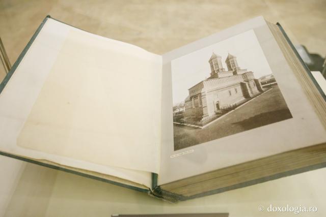 Album fotografic «Église St. Nicolas de Iași», 1904, Colecția Bibliotecii „Dumitru Stăniloae”, Iași; autor: André Lecomte du Noüy, arhitect