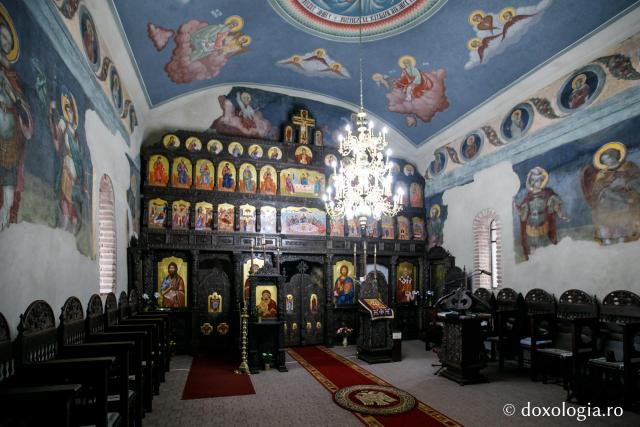 (Foto) Paşi de pelerin la Mănăstirea Strâmbu-Găiseni