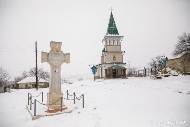 (Foto) Troiţa ridicată în cinstea Sfântului Iosif cel Milostiv din Răzălăi, Basarabia 