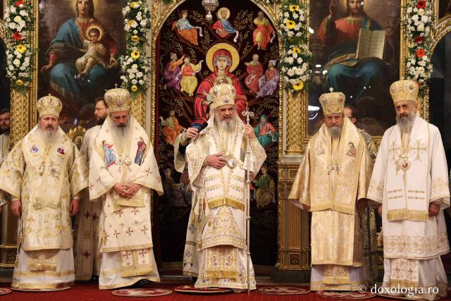 (Foto) Închinare la Sfintele Moaște — Proclamarea Canonizării Sfântului Ierarh Iosif cel Milostiv și a Sfântului Gheorghe Pelerinul