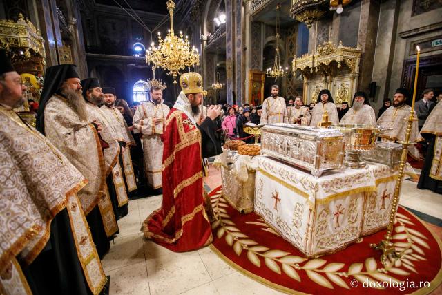 (Foto) Priveghere la sărbătoarea Bunei VestiriUltimul parastas pentru Mitropolitul Iosif cel Milostiv și pentru Moș Gheorghe Lazăr