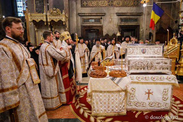 (Foto) Priveghere la sărbătoarea Bunei VestiriUltimul parastas pentru Mitropolitul Iosif cel Milostiv și pentru Moș Gheorghe Lazăr