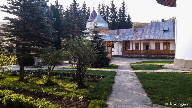 (Foto) Primăvară la Mănăstirea Sihăstria 