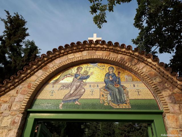 (Foto) Hramul Sfântului Efrem cel Nou – o mare de inimi în rugăciune