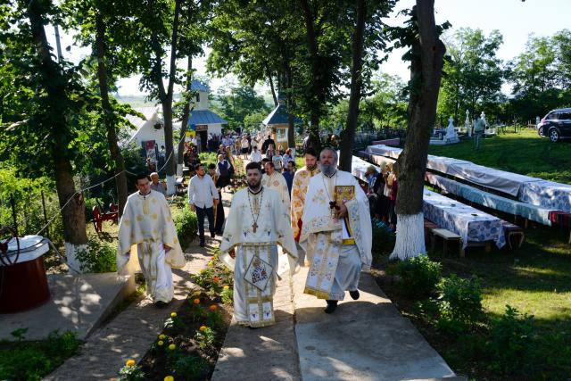 (Foto) Icoana Maicii Domnului Prodromița, sărbătorită la Tătărăni-Vaslui prin Liturghie arhierească