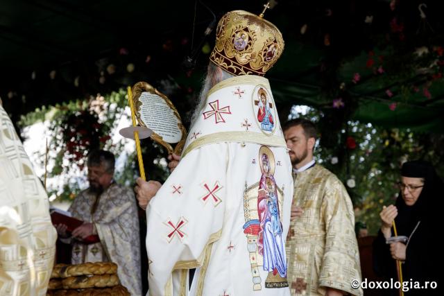 (Foto) A doua zi de hram la Mănăstirea Văratec - Liturghie arhierească în cinstea Sfântului Iosif