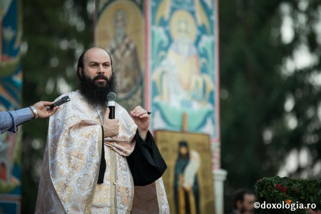 (Foto) Priveghere în cinstea Sfântului Ioan Iacob de la Neamț