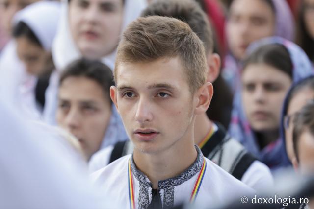 (Foto) Sfânta Liturghie din cadrul Întâlnirii Tinerilor Ortodocși din Moldova