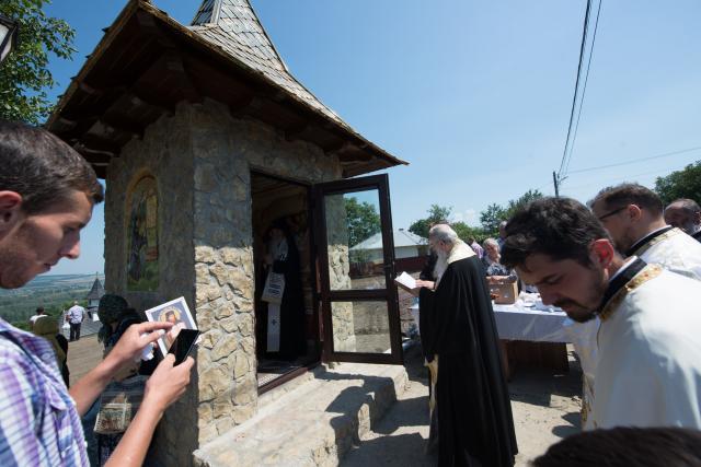 (Foto) Sfântul Ioan Iacob are „casă nouă” în localitatea natală, Horodiștea