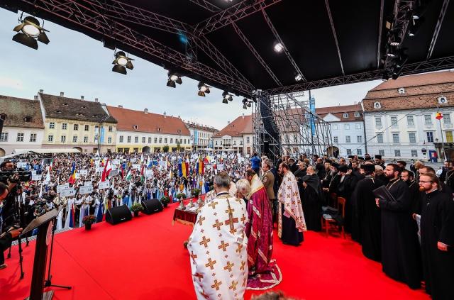 (Foto) Deschiderea ITO 2018: Unitatea, Credinţa şi Neamul au făcut spectacol în Piaţa Mare