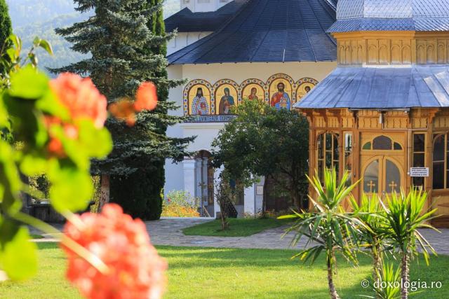 (Foto) Început de toamnă la Mănăstirea Sihăstria