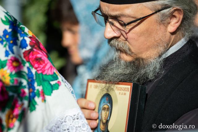 (Foto) Rugăciune și mulțumire aduse Sfintelor Parascheva și Ecaterina