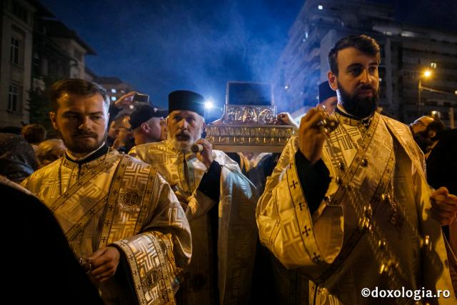 (Foto) Moaştele Sfintei Mari Mucenițe Ecaterina, aduse la Iaşi cu prilejul hramului Sfintei Cuvioase Parascheva