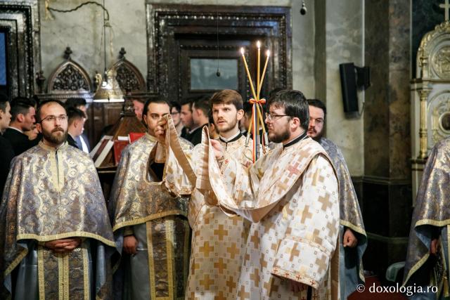 (Foto) Sfânta Liturghie arhierească în ajunul prăznuirii Sfintei Parascheva