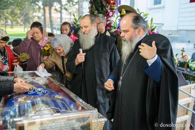 (Foto) Sfânta Liturghie arhierească săvârșită de Preasfințitul Ignatie, Episcopul Hușilor