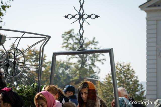 (Foto) Primii pelerini s-au întâlnit în rugăciune cu Sfânta Cuvioasă Parascheva