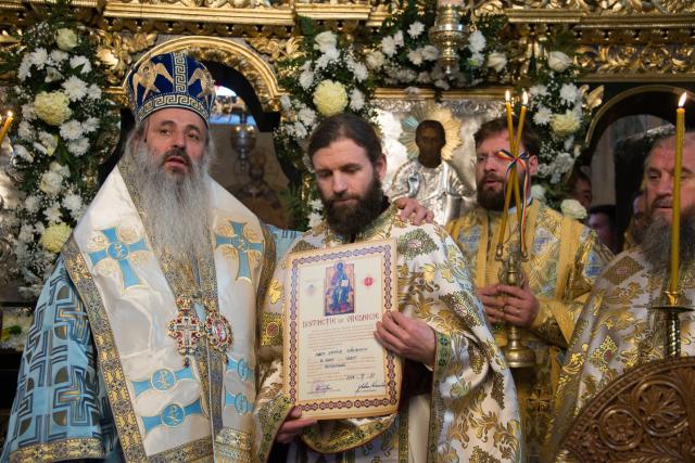 (Foto) Hram la Schitul Vovidenia al Mănăstirii Neamț: IPS Mitropolit Teofan a săvârșit Sfânta Liturghie