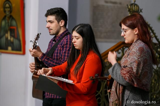 Colindători la Reședința Mitropolitană 2018 – Grupul vocal-instrumental (Mălina Calamz)