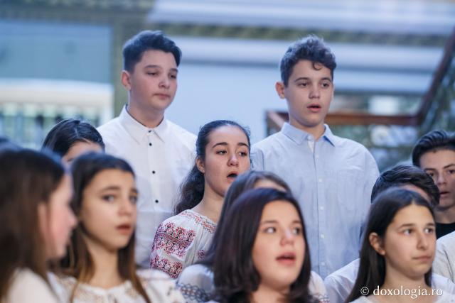 Colindători la Reședința Mitropolitană 2018 – Corul „Ihos Junior” al Colegiului Naţional de Artă „Octav Băncilă” Iaşi
