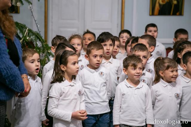 Colindători la Reședința Mitropolitană 2018 – Şcoala „George Călinescu” Iași (prof. Elena Dorneanu)