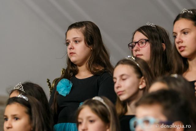 Colindători la Reședința Mitropolitană 2018 – Corul „Lia Ciocârlia” al Școlii Gimnaziale „Al. I. Cuza” din Podu Iloaiei