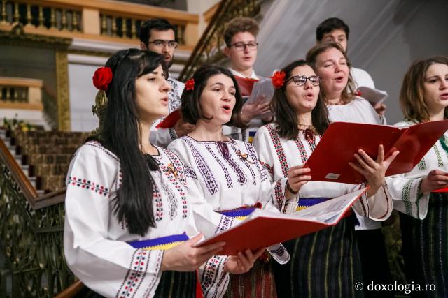 Colindători la Reședința Mitropolitană 2018 – Ansamblul vocal-instrumental „Floralia”