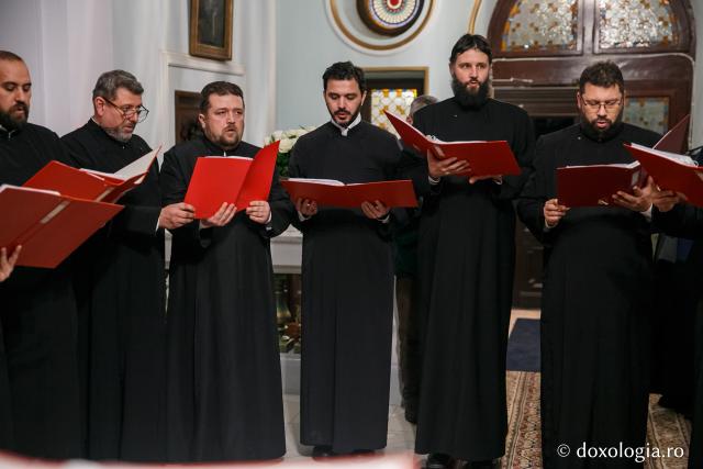 Colindători la Reședința Mitropolitană 2018 – Corala „Apostolii”