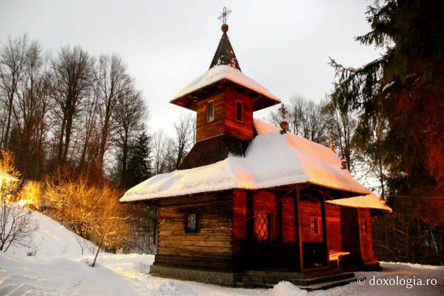 (Foto) Zile de Crăciun la Mănăstirea Sihăstria