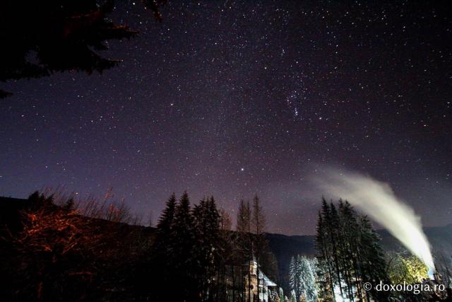(Foto) O noapte de decembrie la Mănăstirea Sihăstria