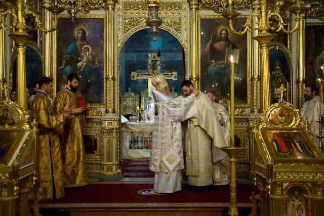 (Foto) Sfântul Ierarh Iosif cel Milostiv sărbătorit la Iași: IPS Mitropolit Teofan a slujit cu toiagul arhieresc al sfântului prăznuit (Foto) Sfântul Ierarh Iosif cel Milostiv sărbătorit la Iași: IPS Mitropolit Teofan a slujit cu toiagul arhieresc al sfântului prăznuit