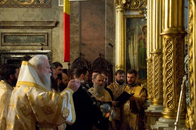 (Foto) Sfântul Ierarh Iosif cel Milostiv sărbătorit la Iași: IPS Mitropolit Teofan a slujit cu toiagul arhieresc al sfântului prăznuit (Foto) Sfântul Ierarh Iosif cel Milostiv sărbătorit la Iași: IPS Mitropolit Teofan a slujit cu toiagul arhieresc al sfântului prăznuit