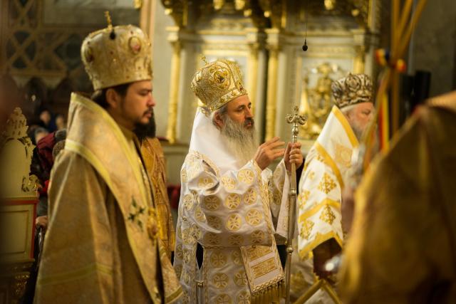 (Foto) Sfântul Ierarh Iosif cel Milostiv sărbătorit la Iași: IPS Mitropolit Teofan a slujit cu toiagul arhieresc al sfântului prăznuit