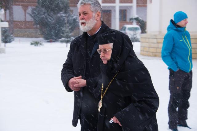 (Foto) Aniversare la Mănăstirea Vorona din Botoșani: maica stareță Teofana Scântei a primit Crucea Patriarhală