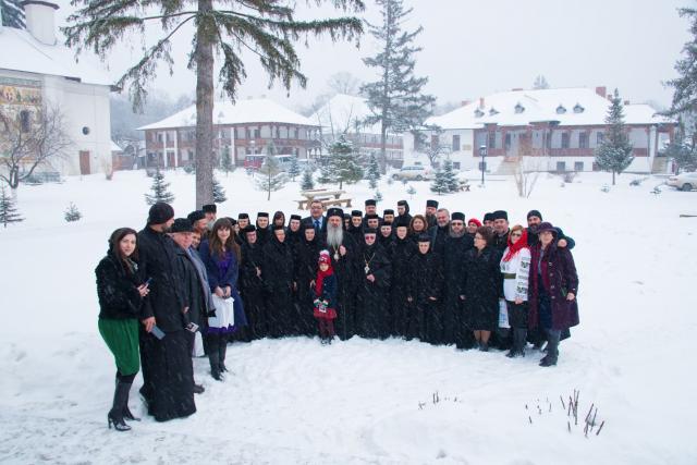 (Foto) Aniversare la Mănăstirea Vorona din Botoșani: maica stareță Teofana Scântei a primit Crucea Patriarhală
