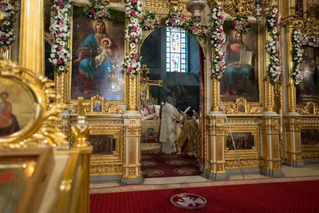 (Foto) 7 arhierei și zeci de preoți, la hramul istoric al Catedralei Mitropolitane din Iaşi