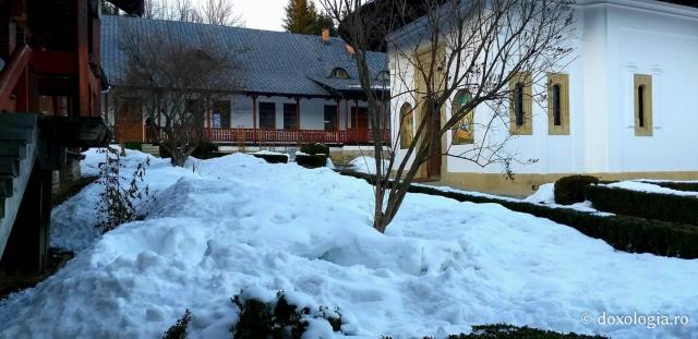 (Foto) Zile de februarie la Mănăstirea Sihăstria