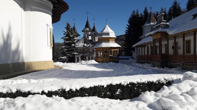 (Foto) Zile de februarie la Mănăstirea Sihăstria