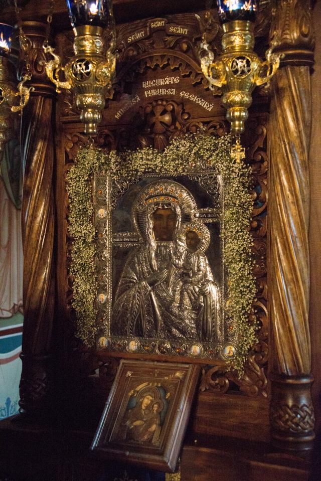 (Foto) Hramul Bunei Vestiri la Sihăstria Putnei. Sfântul Ierarh Nectarie, oaspete de seamă și împreună-rugător 