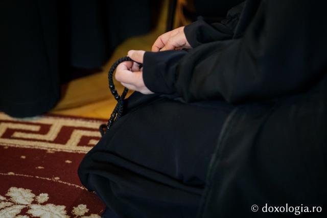 (Foto) Liturghia darurilor mai înainte sfințite la Mănăstirea Paltin