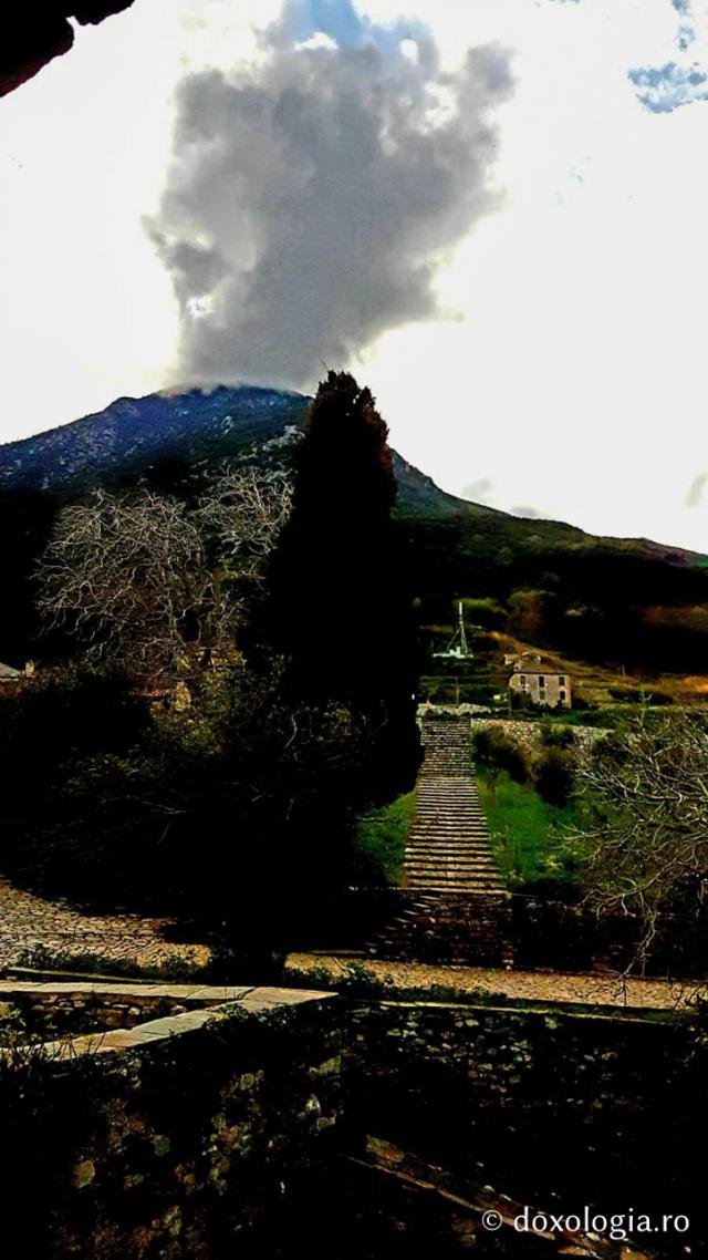 (Foto) Primăvara la Muntele Athos