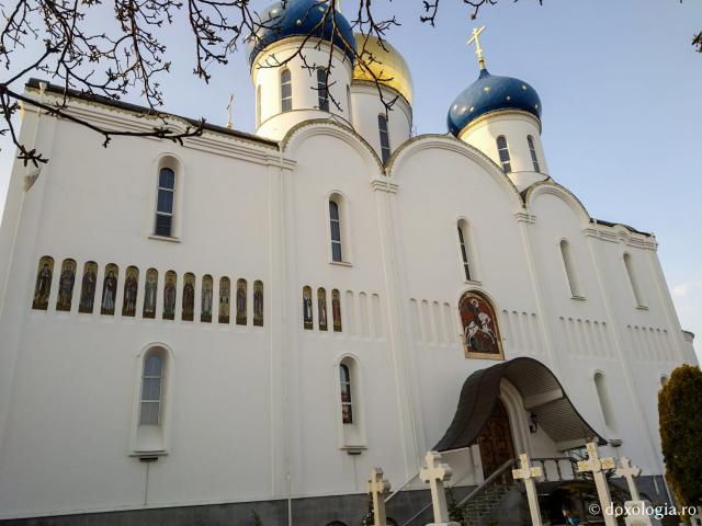 (Foto) Mănăstirea Adormirea Maicii Domnului din Odessa din Crimeea - locul care adăpostește moaștele Sfântului Kukșa