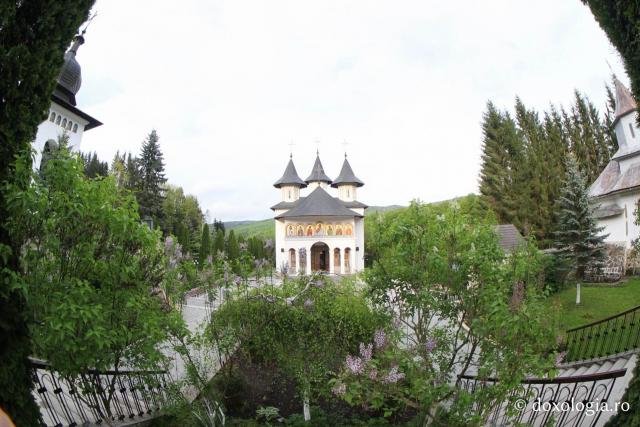 (Foto) Raiul de la Mănăstirea Sihăstria